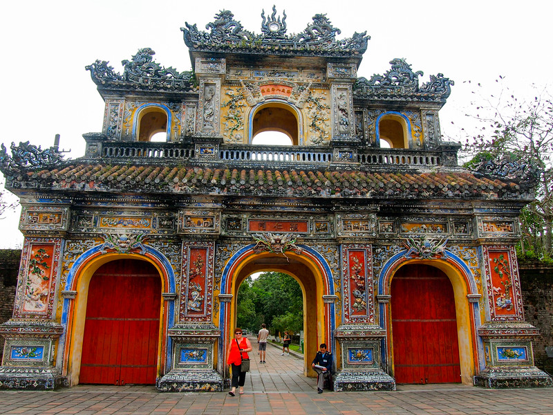 Hien Nhon Gate on the left of the Imperial City